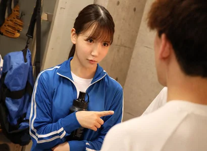 cô gái xinh cùng các thành viên câu lạc bộ bóng đá quan hệ qua đường miệng và âm đạo với cô gái xinh