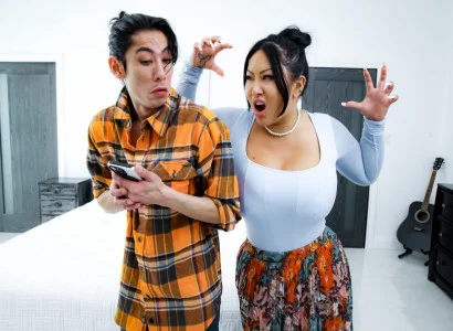 Con trai ấy khiến mẹ kế xăm trổ hàng múp tới đỉnh cao